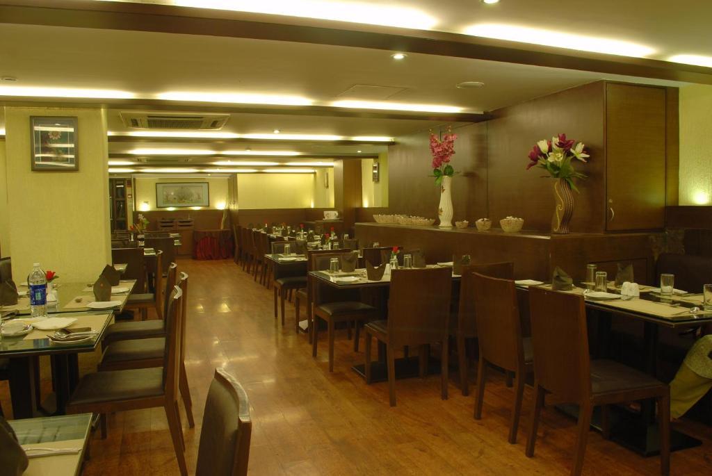 Ambience Executive Otel Pimpri-Chinchwad Restoran fotoğraf
