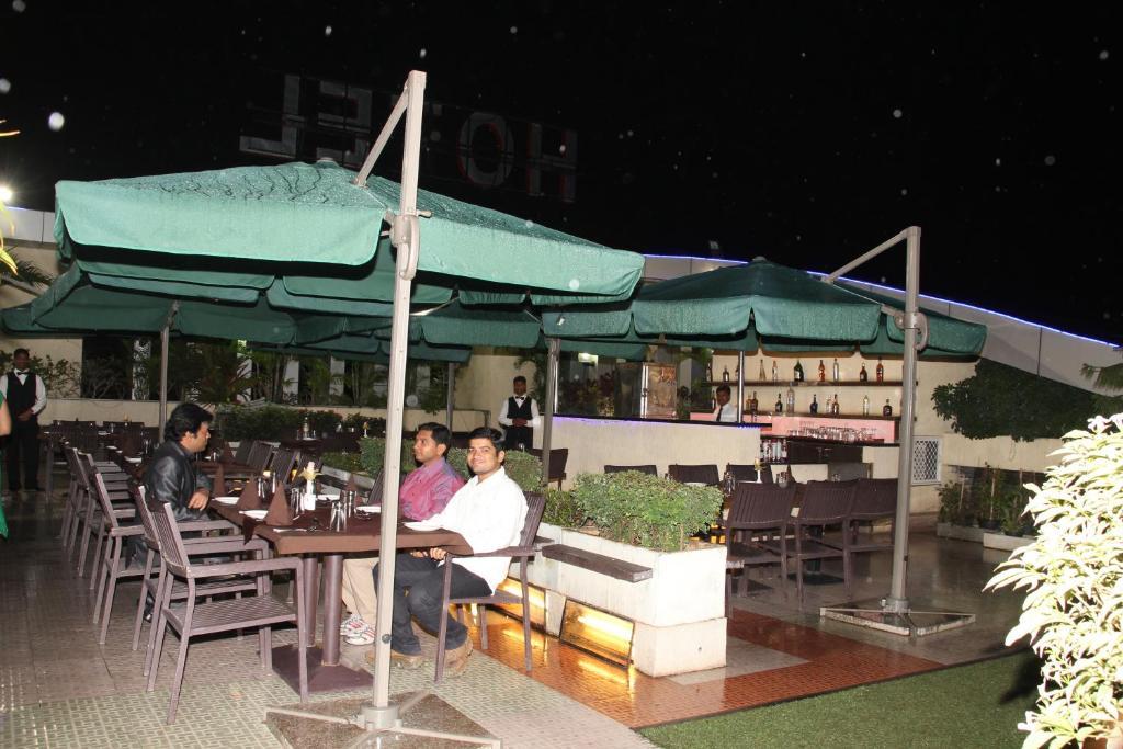 Ambience Executive Otel Pimpri-Chinchwad Restoran fotoğraf